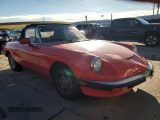 1983 Alfa Romeo Spider Veloce z VIN ZARBA5413D1017001, wystawiony jako Copart lot #68685714 z przebiegiem 71 738 mil mil oraz Szkody całkowita. Historia ofert i sprzedaży dostępna na DreamBid. Obrazek 4.