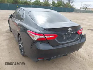 2018 Toyota Camry LE z VIN JTNB11HK6J3005121, wystawiony jako IAAI lot #42065784 z przebiegiem 114 907 mil mil oraz . Historia ofert i sprzedaży dostępna na DreamBid. Obrazek 3.