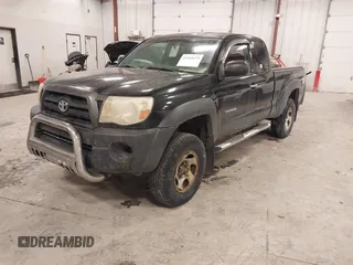 2008 Toyota Tacoma z VIN 5TEUU42N58Z554216, wystawiony jako IAAI lot #41455173 z przebiegiem 253 609 mil mil oraz . Historia ofert i sprzedaży dostępna na DreamBid. Obrazek 2.