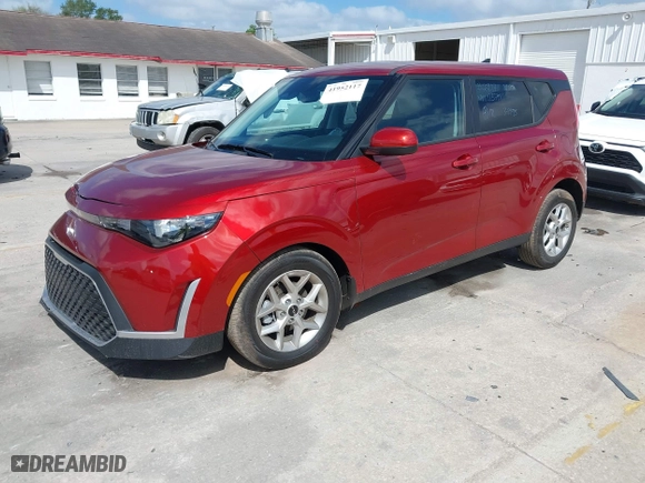 2025 Kia Soul LX with VIN KNDJ23AU0S7257011, listed as a IAAI auction lot 41952117 with 877 mi miles. Bid and sale history available at carsss.com. Image 17.