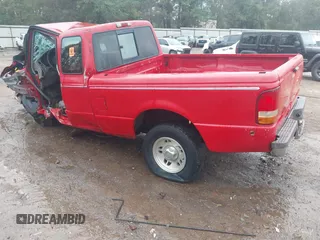1997 Ford Ranger XL z VIN 1FTCR14A8VPA82103, wystawiony jako IAAI lot #40809996 z przebiegiem Nie podano mil oraz . Historia ofert i sprzedaży dostępna na DreamBid. Obrazek 3.