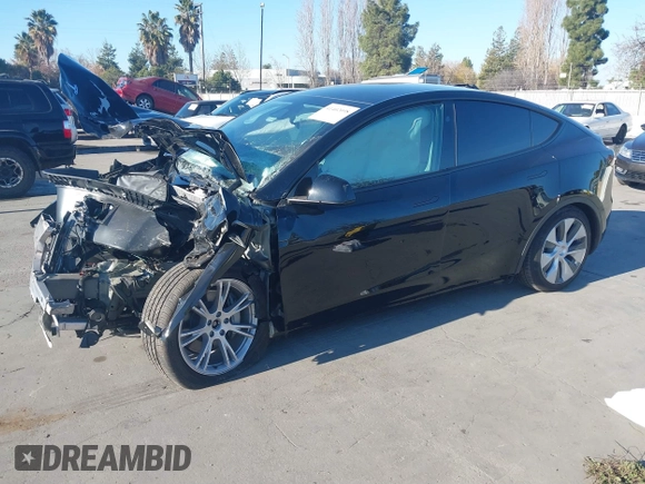 2024 Tesla Model Y Long Range with VIN 7SAYGAEE7RF014424, listed as a IAAI auction lot 41402098 with 6,052 mi miles and . Bid and sale history available at DreamBid. Image 2.