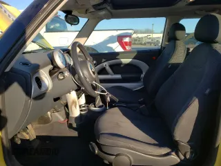 2002 MINI Hardtop with VIN WMWRC33422TC35953, listed as a Copart auction lot 42347465 with 126,890 mi miles and Salvage Title. Bid and sale history available at DreamBid. Image 7.