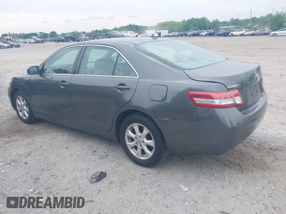 2011 Toyota Camry LE z VIN 4T4BF3EK0BR102446, wystawiony jako IAAI lot #42360776 z przebiegiem 202 324 mil mil oraz . Historia ofert i sprzedaży dostępna na DreamBid. Obrazek 3.