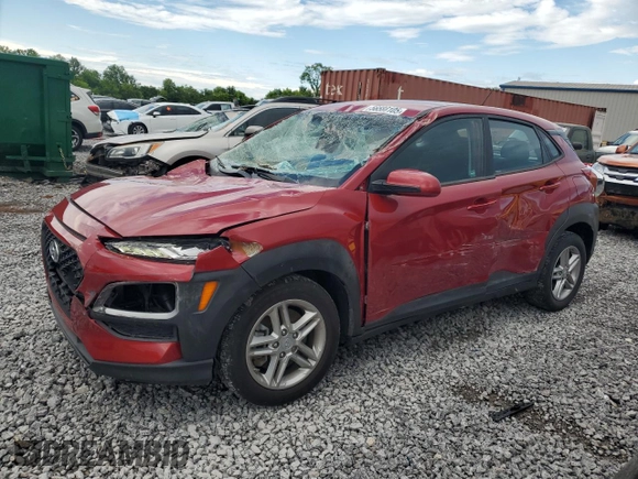 2021 Hyundai Kona SE z VIN KM8K1CAA4MU644545, wystawiony jako Copart lot #56588105 z przebiegiem 86 172 mil mil oraz Szkody całkowita. Historia ofert i sprzedaży dostępna na DreamBid. Obrazek 1.