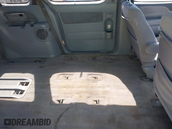 2003 Toyota Sienna LE with VIN 4T3ZF13C83U550595, listed as a IAAI auction lot 42109391 with 195,592 mi miles. Bid and sale history available at carsss.com. Image 8.