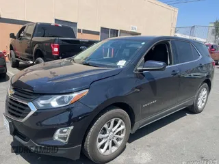 2020 Chevrolet Equinox LT z VIN 3GNAXJEVXLS729413, wystawiony jako IAAI lot #42495749 z przebiegiem 61 771 mil mil oraz . Historia ofert i sprzedaży dostępna na DreamBid. Obrazek 13.