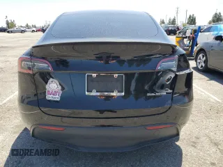 2022 Tesla Model Y Performance z VIN 7SAYGDEF2NF443037, wystawiony jako Copart lot #56870145 z przebiegiem 51 897 mil mil oraz Szkoda całkowita • Salvage title. Historia ofert i sprzedaży dostępna na DreamBid. Obrazek 6.