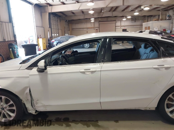 2020 Ford Fusion Hybrid SE with VIN 3FA6P0LU7LR173500, listed as a IAAI auction lot 41368311 with 105,202 mi miles. Bid and sale history available at carsss.com. Image 15.