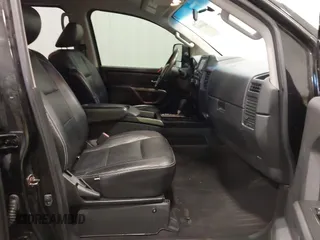 2015 Nissan Titan SV z VIN 1N6AA0EC6FN502962, wystawiony jako IAAI lot #41358935 z przebiegiem 102 204 mil mil oraz . Historia ofert i sprzedaży dostępna na DreamBid. Obrazek 5.