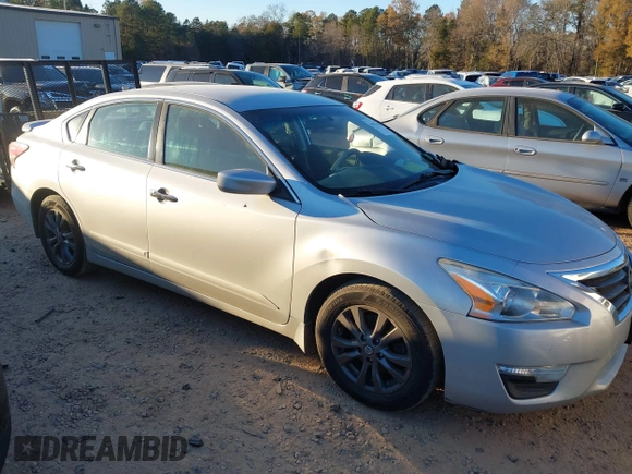 2015 Nissan Altima 2.5 SV with VIN 1N4AL3AP2FC591938, listed as a IAAI auction lot 41023604 with 132,988 mi miles. Bid and sale history available at carsss.com. Image 1.