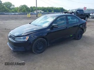 2011 Volkswagen Jetta SE с VIN 3VWDZ7AJ2BM327620, выставлен на аукционе IAAI как лот 42519312 с пробегом 216 071 миль миль и . История ставок и продаж доступна на DreamBid. Изображение 18.