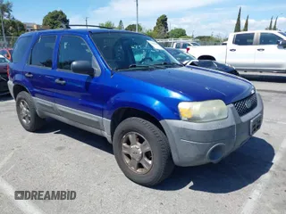 2005 Ford Escape XLS Value with VIN 1FMYU02Z85KD90338, listed as a IAAI auction lot 41916569 with 174,870 mi miles. Bid and sale history available at carsss.com. Image 1.