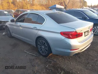 2019 BMW 5 Series 540i xDrive z VIN WBAJE7C57KWW15776, wystawiony jako IAAI lot #41089486 z przebiegiem 116 264 mil mil oraz . Historia ofert i sprzedaży dostępna na DreamBid. Obrazek 3.