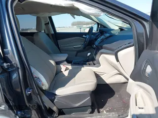 2018 Ford Escape SE z VIN 1FMCU9GD6JUD55937, wystawiony jako IAAI lot #41898592 z przebiegiem 37 800 mil mil oraz . Historia ofert i sprzedaży dostępna na DreamBid. Obrazek 5.