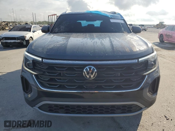 2024 Volkswagen Atlas SE z VIN 1V2WE2CA2RC262320, wystawiony jako Copart lot #57114235 z przebiegiem 5 513 mil mil oraz Szkoda całkowita • Salvage title. Historia ofert i sprzedaży dostępna na DreamBid. Obrazek 5.