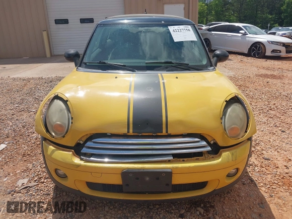 2007 MINI Hardtop with VIN WMWMF33557TT56622, listed as a IAAI auction lot 42227758 with 145,258 mi miles and . Bid and sale history available at DreamBid. Image 12.