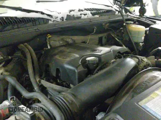 2001 Chevrolet Silverado 2500HD LS z VIN 1GCHK29GX1E199698, wystawiony jako IAAI lot #41595779 z przebiegiem 166 998 mil mil oraz . Historia ofert i sprzedaży dostępna na DreamBid. Obrazek 19.
