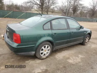 2000 Volkswagen Passat z VIN WVWMA23B5YP299351, wystawiony jako Copart lot #44905385 z przebiegiem 186 402 mil mil oraz Czysty tytuł • Clean title. Historia ofert i sprzedaży dostępna na DreamBid. Obrazek 3.