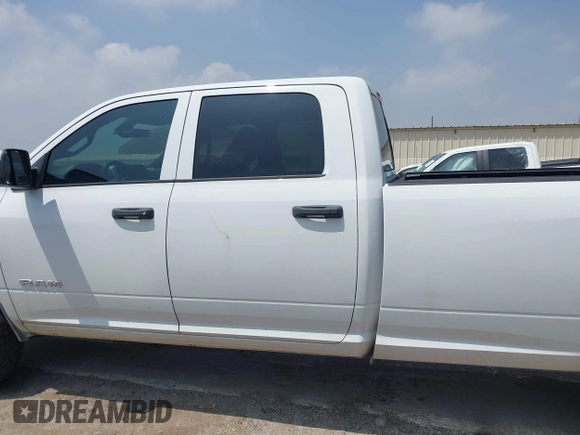 2022 Ram 2500 Tradesman with VIN 3C6UR5HJ0NG125804, listed as a IAAI auction lot 41918930 with 114,232 mi miles. Bid and sale history available at carsss.com. Image 14.