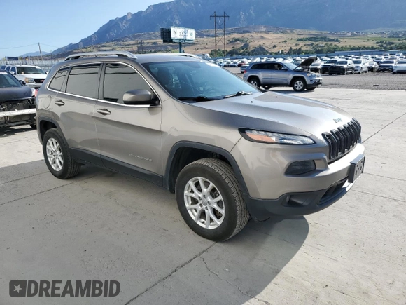 2017 Jeep Cherokee Latitude with VIN 1C4PJMCS7HW615637, listed as a Copart auction lot 59110765 with 179,248 mi miles and Salvage title. Bid and sale history available at DreamBid. Image 4.
