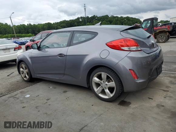 2013 Hyundai Veloster w/Red Int z VIN KMHTC6AD4DU088649, wystawiony jako Copart lot #58329295 z przebiegiem 174 798 mil mil oraz Czysty tytuł • Clean title. Historia ofert i sprzedaży dostępna na DreamBid. Obrazek 2.