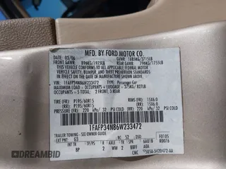 2006 Ford Focus S z VIN 1FAFP34N86W233472, wystawiony jako IAAI lot #42154557 z przebiegiem 150 143 mil mil oraz . Historia ofert i sprzedaży dostępna na DreamBid. Obrazek 9.