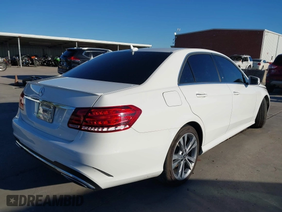 2014 Mercedes-Benz E 350 Sport z VIN WDDHF5KB6EB016413, wystawiony jako IAAI lot #40893617 z przebiegiem 151 112 mil mil oraz . Historia ofert i sprzedaży dostępna na DreamBid. Obrazek 4.
