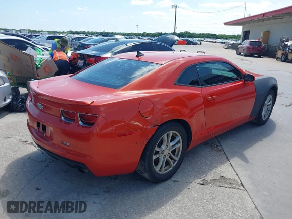2013 Chevrolet Camaro LT z VIN 2G1FB1E35D9200406, wystawiony jako IAAI lot #42398599 z przebiegiem 118 700 mil mil oraz . Historia ofert i sprzedaży dostępna na DreamBid. Obrazek 4.