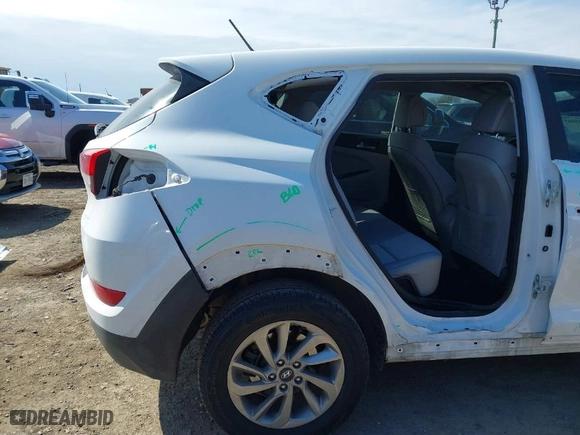 2018 Hyundai Tucson SE with VIN KM8J23A40JU669361, listed as a IAAI auction lot 41633583 with 97,884 mi miles. Bid and sale history available at carsss.com. Image 6.