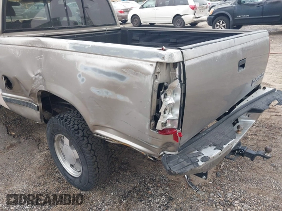 1998 Chevrolet Silverado 1500 with VIN 2GCEC19R3W1122806, listed as a IAAI auction lot 42153517 with 271,788 mi miles and . Bid and sale history available at DreamBid. Image 19.