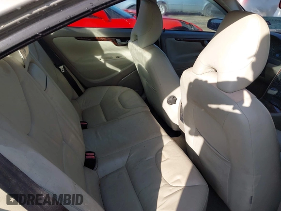 2005 Volvo S60 with VIN YV1RS592052456346, listed as a IAAI auction lot 41893903 with 231,007 mi miles. Bid and sale history available at carsss.com. Image 8.