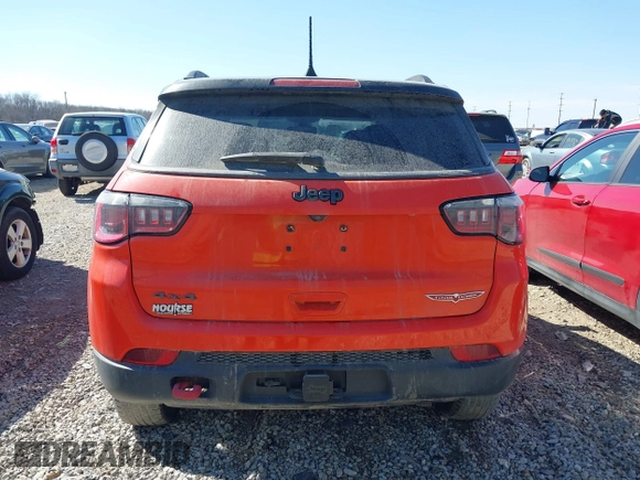 2018 Jeep Compass Trailhawk with VIN 3C4NJDDB4JT336745, listed as a IAAI auction lot 41898924 with 94,471 mi miles and . Bid and sale history available at carsss.com. Image 16.