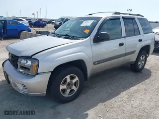 2004 Chevrolet TrailBlazer LT with VIN 1GNDS13S242407656, listed as a IAAI auction lot 41776413 with 343,851 mi miles. Bid and sale history available at carsss.com. Image 2.