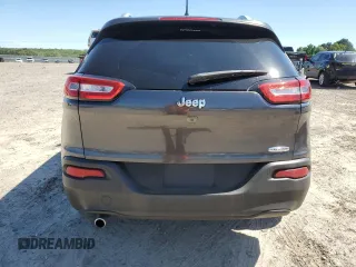 2017 Jeep Cherokee Latitude z VIN 1C4PJLCB8HW640881, wystawiony jako Copart lot #57718415 z przebiegiem 185 761 mil mil oraz Szkoda całkowita • Salvage title. Historia ofert i sprzedaży dostępna na DreamBid. Obrazek 6.