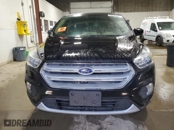 2019 Ford Escape SE z VIN 1FMCU9GD0KUA70135, wystawiony jako Copart lot #52235935 z przebiegiem 107 794 mil mil oraz Czysty tytuł • Clean title. Historia ofert i sprzedaży dostępna na DreamBid. Obrazek 5.