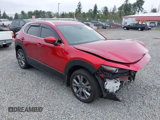 2023 Mazda CX-30 S Premium z VIN 3MVDMBDM1PM520048, wystawiony jako IAAI lot #42468172 z przebiegiem 7 277 mil mil oraz . Historia ofert i sprzedaży dostępna na DreamBid. Obrazek 1.