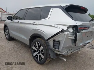 2025 Mitsubishi Outlander SEL z VIN JA4J3VA81SZ015726, wystawiony jako IAAI lot #42392744 z przebiegiem 4004 mil mil oraz . Historia ofert i sprzedaży dostępna na DreamBid. Obrazek 3.