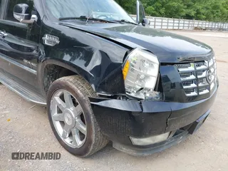 2011 Cadillac Escalade Luxury z VIN 1GYS4BEF9BR189357, wystawiony jako IAAI lot #42491668 z przebiegiem 227 569 mil mil oraz . Historia ofert i sprzedaży dostępna na DreamBid. Obrazek 6.
