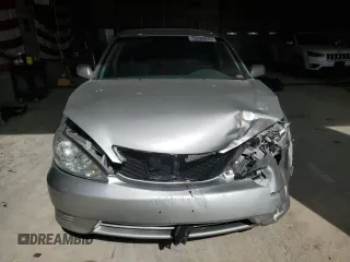 2005 Toyota Camry STD z VIN 4T1BE32K75U044292, wystawiony jako Copart lot #55299475 z przebiegiem 200 449 mil mil oraz Szkoda całkowita • Salvage title. Historia ofert i sprzedaży dostępna na DreamBid. Obrazek 5.