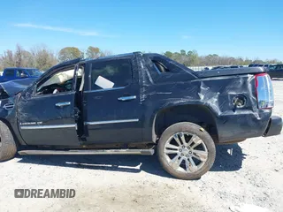 2008 Cadillac Escalade EXT z VIN 3GYFK62828G162725, wystawiony jako IAAI lot #41806673 z przebiegiem Nie podano mil oraz . Historia ofert i sprzedaży dostępna na DreamBid. Obrazek 14.