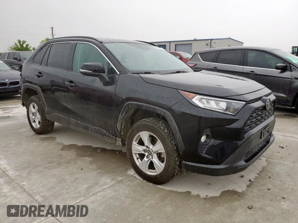 2021 Toyota RAV4 XLE with VIN 2T3W1RFV0MW149640, listed as a Copart auction lot 58821125 with 105,483 mi miles and Salvage title. Bid and sale history available at DreamBid. Image 4.