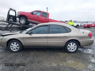 2006 Ford Taurus SE z VIN 1FAFP53U26A197294, wystawiony jako IAAI lot #41506334 z przebiegiem 180 411 mil mil oraz . Historia ofert i sprzedaży dostępna na DreamBid. Obrazek 14.
