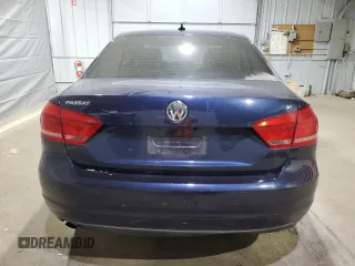 2014 Volkswagen Passat Wolfsburg Edition z VIN 1VWAT7A31EC099721, wystawiony jako Copart lot #52241945 z przebiegiem 151 115 mil mil oraz Czysty tytuł • Clean title. Historia ofert i sprzedaży dostępna na DreamBid. Obrazek 6.