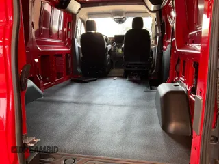 2023 Ford Transit Cargo z VIN 1FTYE1Y86PKB55395, wystawiony jako IAAI lot #42860285 z przebiegiem 306 mil mil oraz . Historia ofert i sprzedaży dostępna na DreamBid. Obrazek 10.