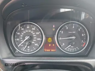 2008 BMW 3 Series 328xi с VIN WBAVC93578K042901, выставлен на аукционе IAAI как лот 42414519 с пробегом 157 959 миль миль и . История ставок и продаж доступна на DreamBid. Изображение 7.