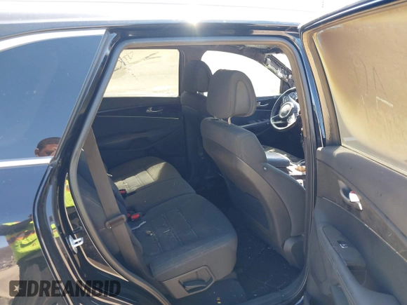2016 Kia Sorento LX with VIN 5XYPGDA35GG055431, listed as a IAAI auction lot 41821606 with 141,011 mi miles. Bid and sale history available at carsss.com. Image 8.