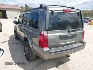 2007 Jeep Commander Sport z VIN 1J8HG48P87C647870, wystawiony jako IAAI lot #42185954 z przebiegiem 269 402 mil mil oraz . Historia ofert i sprzedaży dostępna na DreamBid. Obrazek 3.
