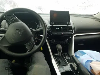 2024 Mitsubishi Eclipse Cross ES z VIN JA4ATUAA2RZ619549, wystawiony jako Copart lot #53092655 z przebiegiem 24 199 mil mil oraz Szkoda całkowita • Salvage title. Historia ofert i sprzedaży dostępna na DreamBid. Obrazek 8.