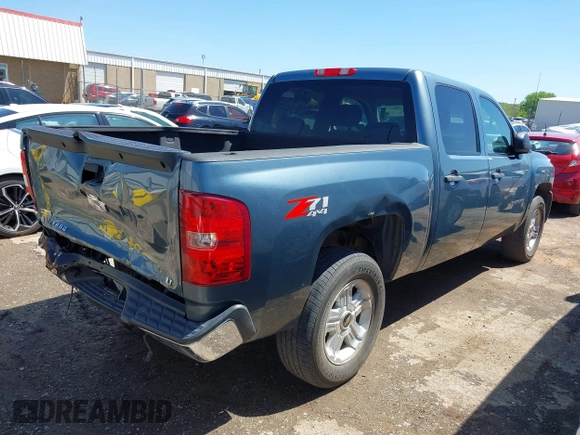 2011 Chevrolet Silverado 1500 LT with VIN 3GCPKSE3XBG265420, listed as a IAAI auction lot 42077697 with 267,658 mi miles and . Bid and sale history available at DreamBid. Image 4.